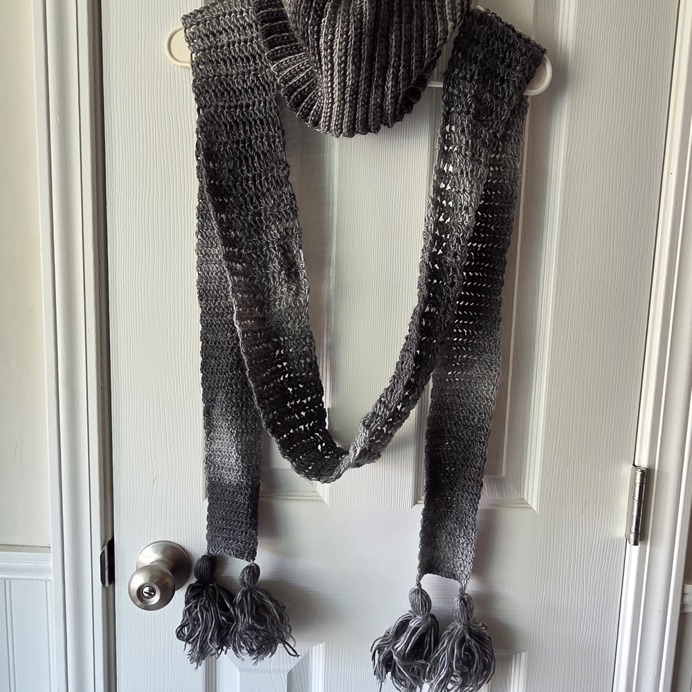 Cozy Ombre Knit Scarf with Tassels - Gray